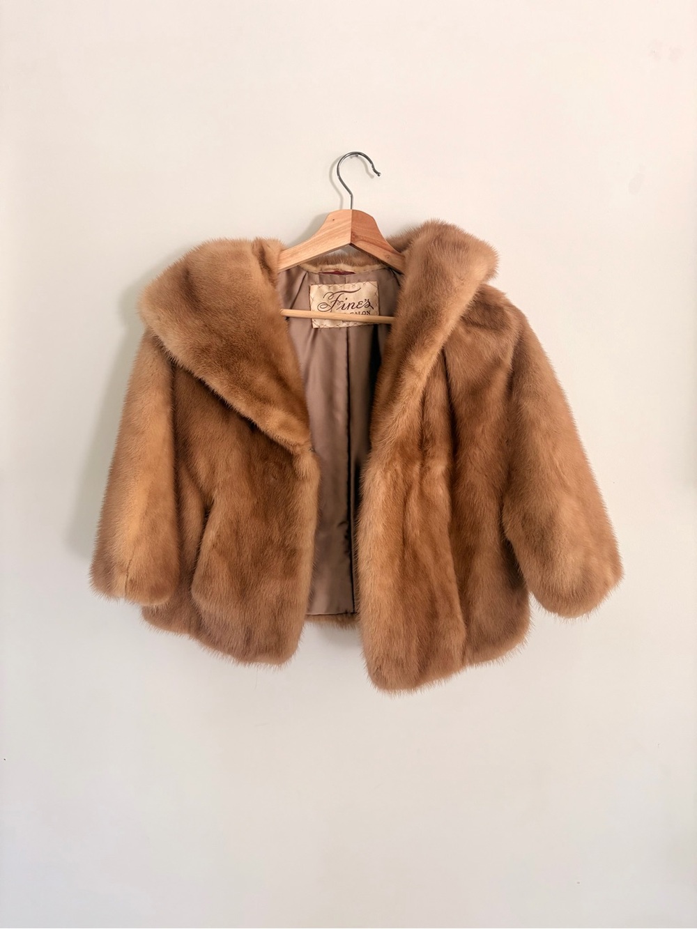 Vintage Fine’s Salon Genuine Mink Fur Cape – Honey Brown